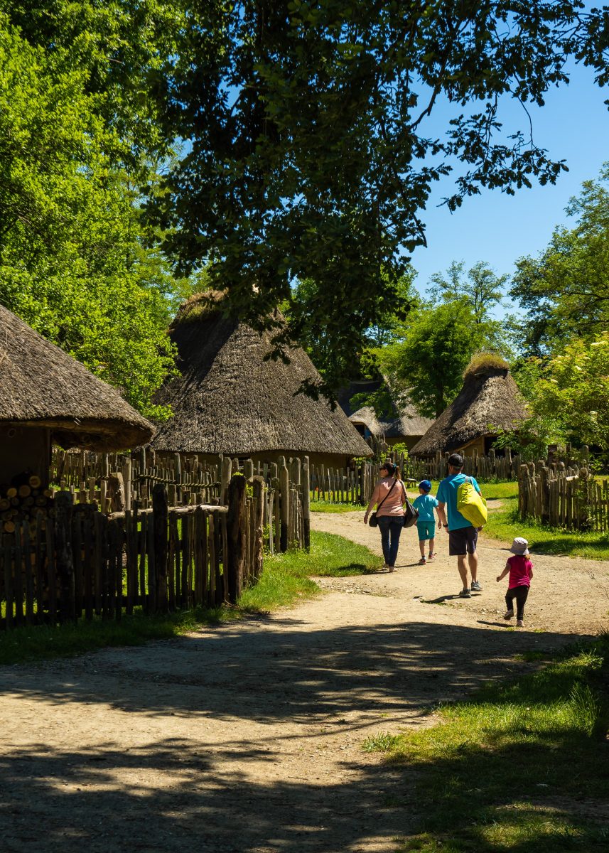 LE VILLAGE GAULOIS - L'ARCHEOSITE