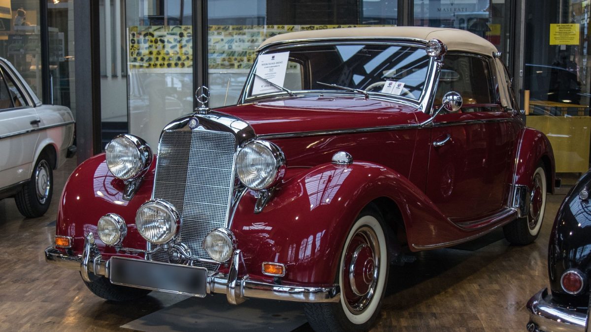 Rassemblement de passionnés du patrimoine automobile
