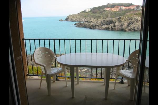 COLLIOURE "LES PIEDS DANS L'EAU"
