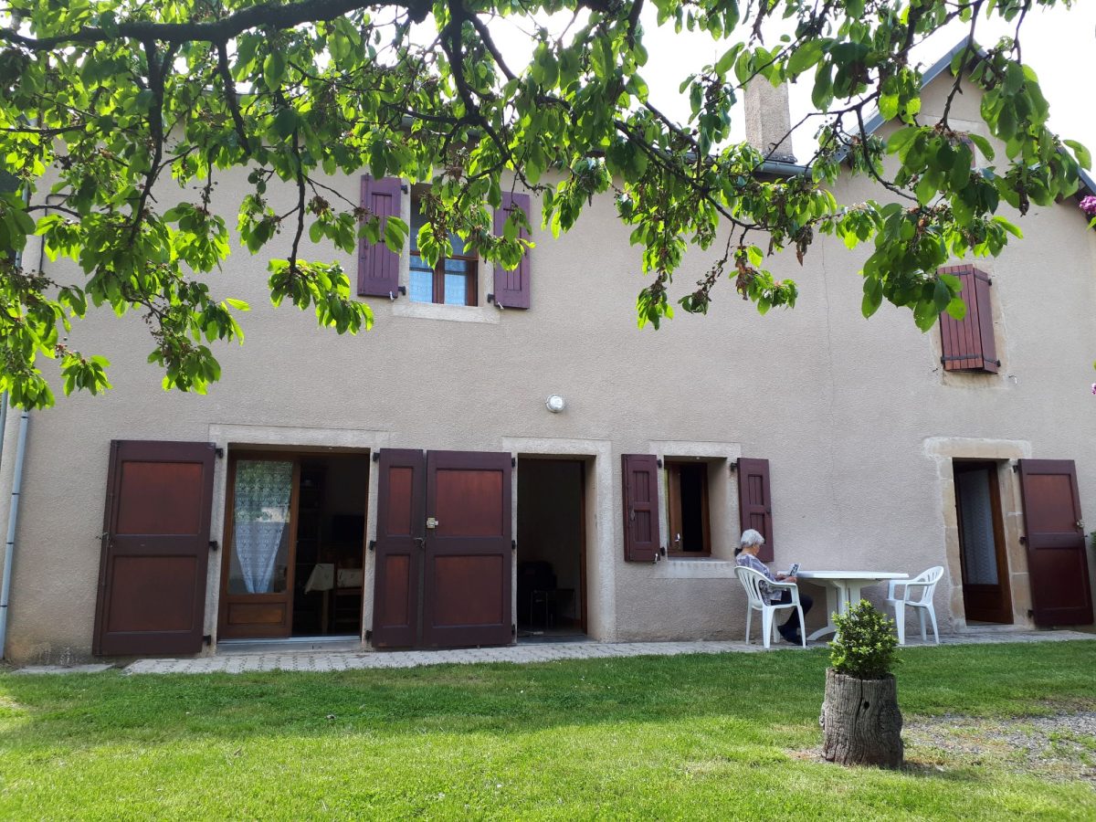 AU CERISIER