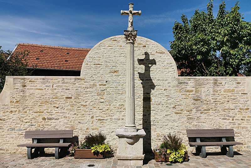Croix Renaissance de Baissey