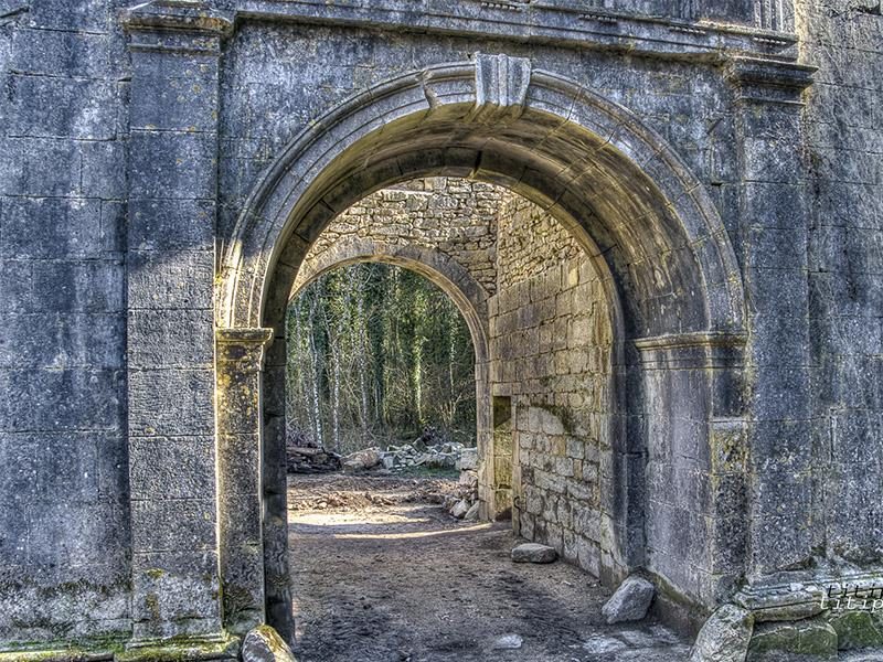 Vestiges de l'abbaye Sainte-Marie de Mureau