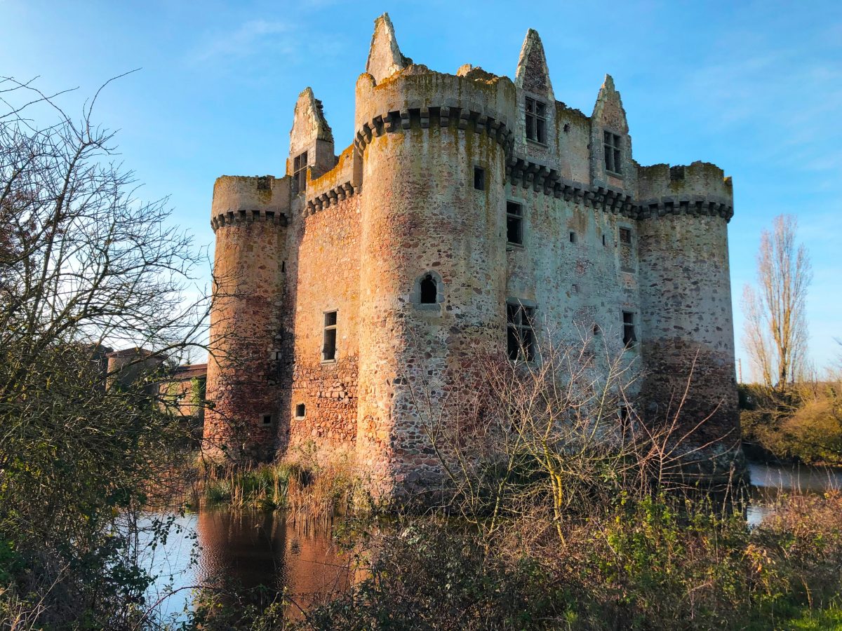 Château Fort de l'Ebaupinay