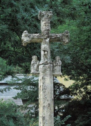 CROIX EN PIERRE A LANUEJOLS
