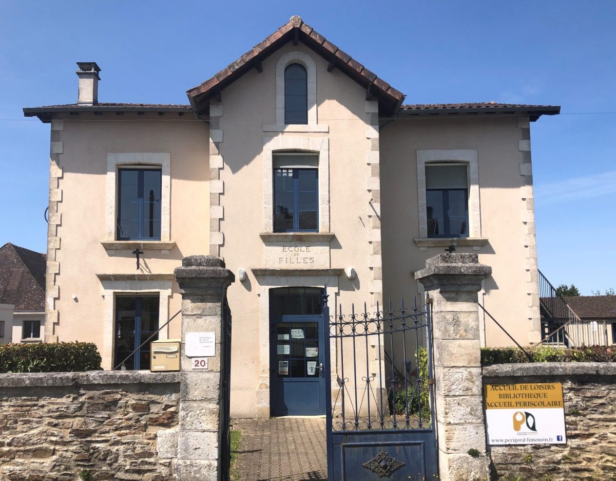 Bibliothèque de Jumilhac le Grand