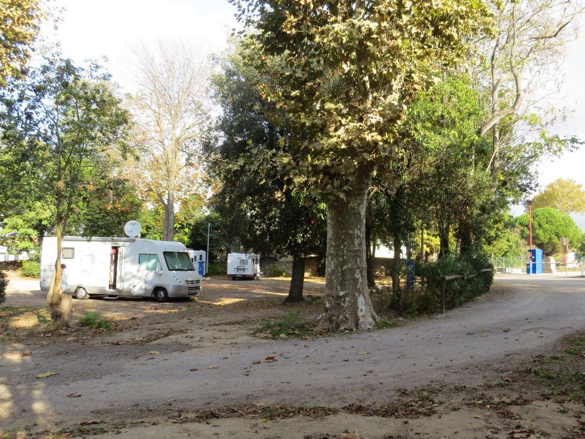 AIRE DE SERVICES POUR CAMPING-CARS - VINASSAN VILLAGE