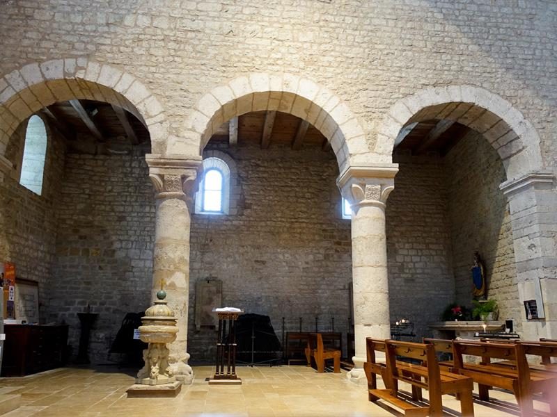 Eglise Romane St Jacques du XIIe siècle