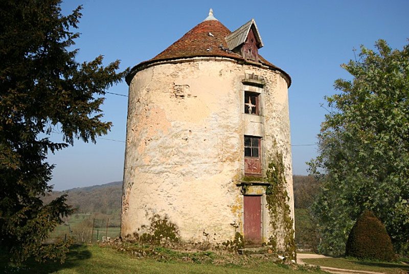 Colombier du château de Louvières