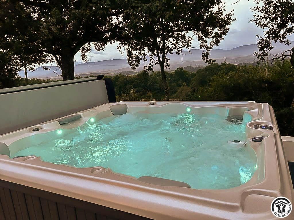 CHEZ HUBELISE