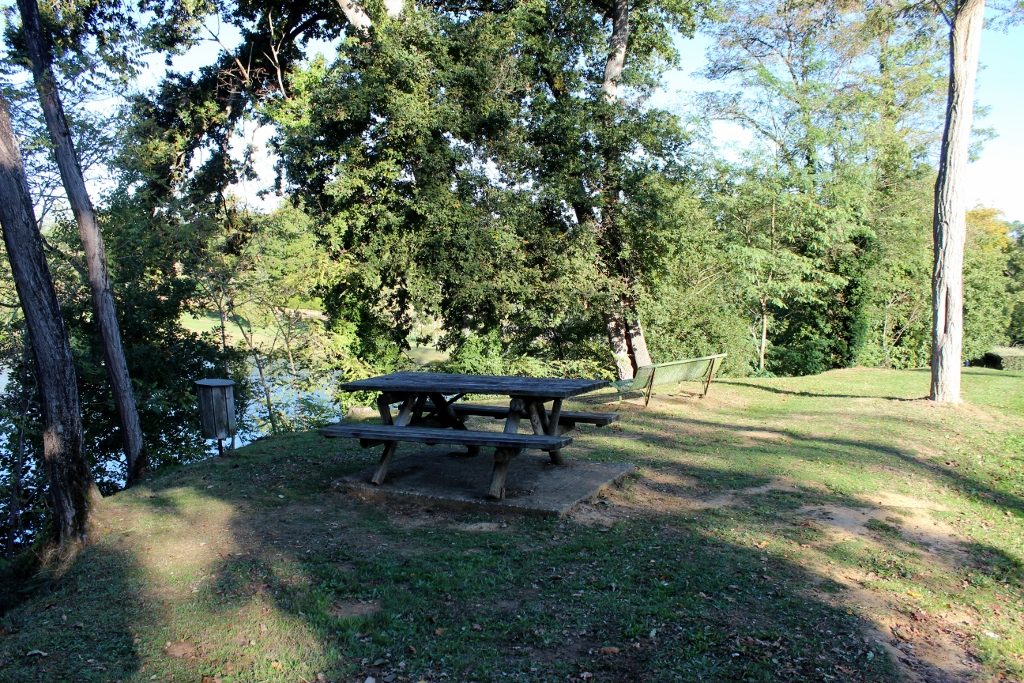 Aire de pique du lac de Luc