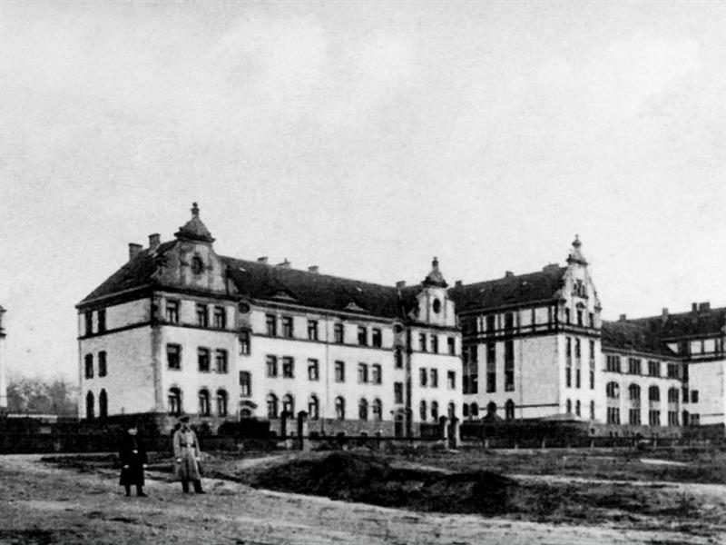 L'ancienne caserne bataille
