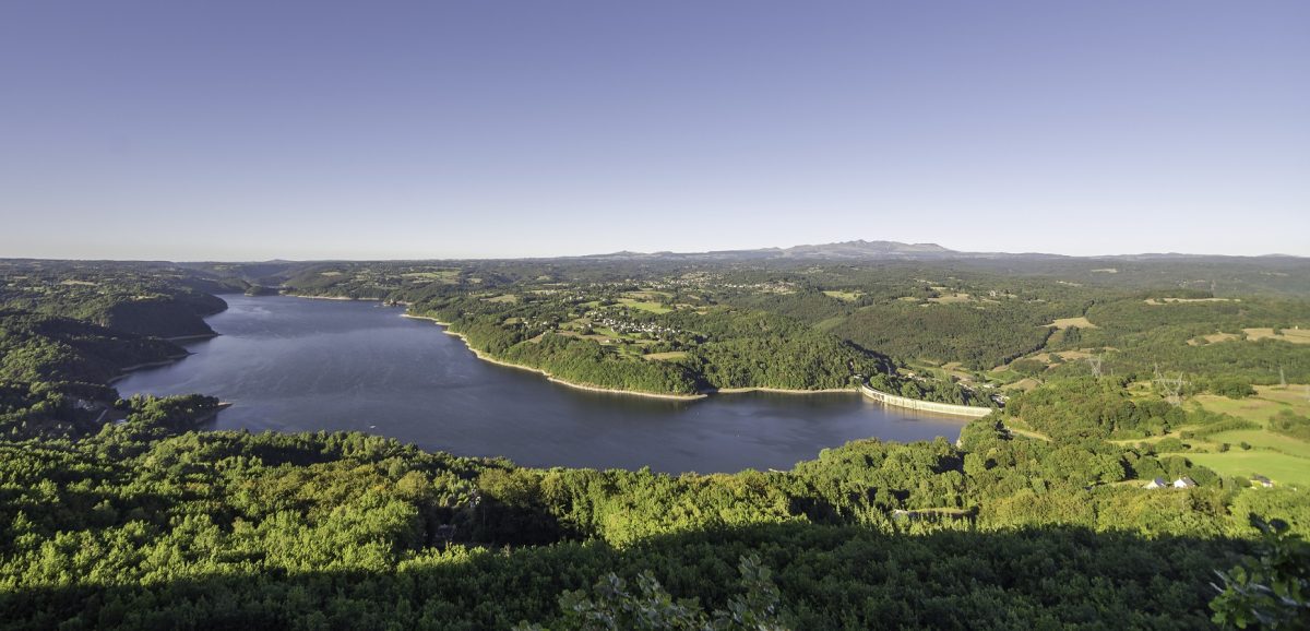 Retenue du barrage de Bort-Les-Orgues