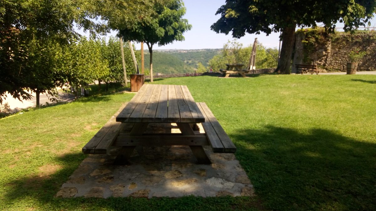 Halte du marcheur et aire de pique-nique de St Jean Mirabel