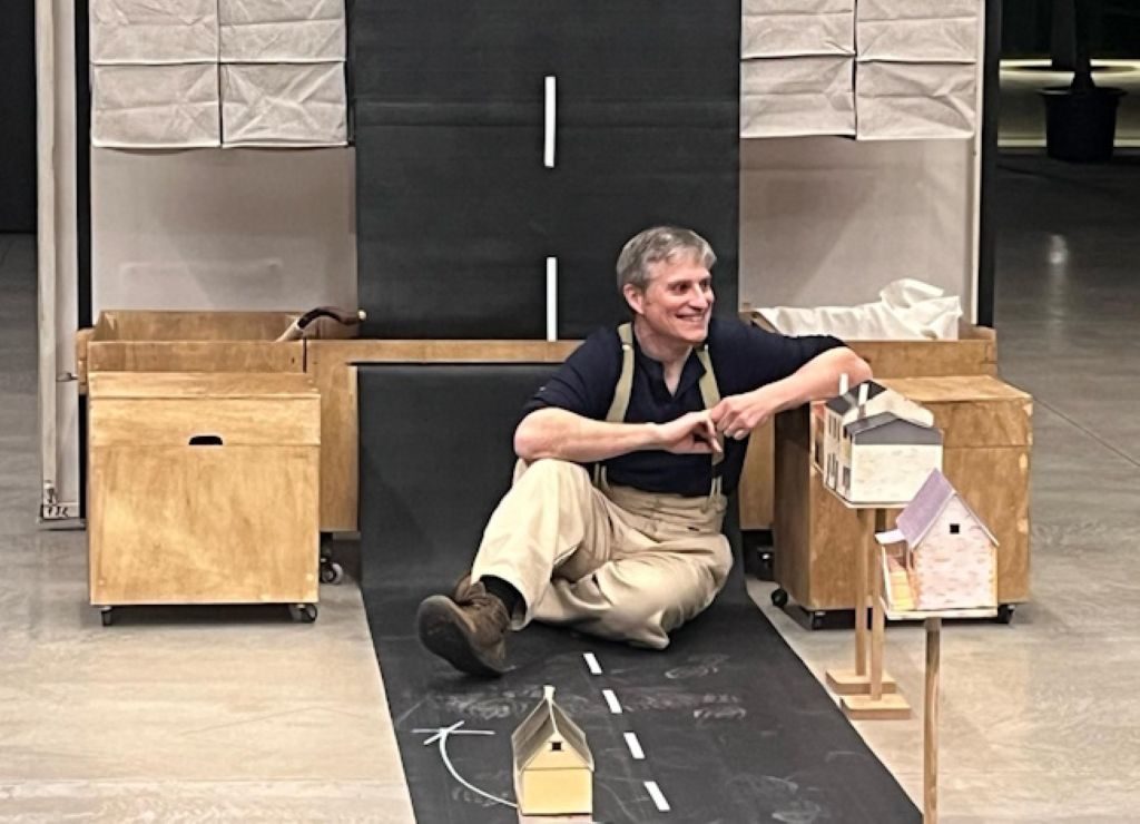 Spectacle à Cajarc, théâtre d'objet : La tournée