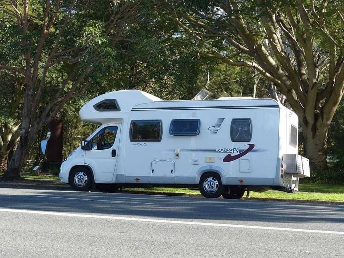 AIRE DE SERVICES POUR CAMPING-CARS