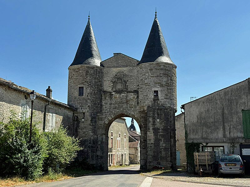 Porterie médiévale de Reynel