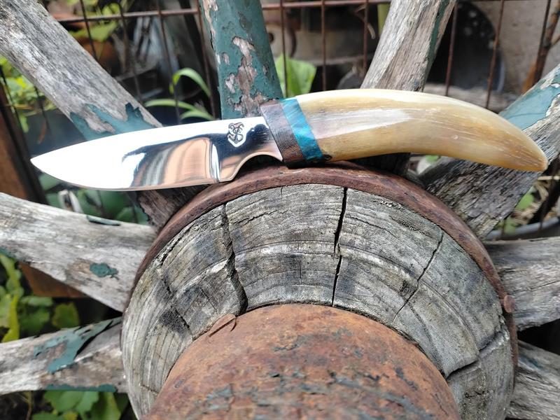 De la forge à la main :découverte du métier de coutelier