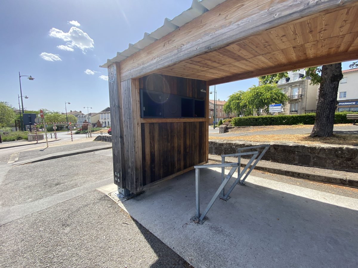 Station de recharge électrique, VAE et voiture