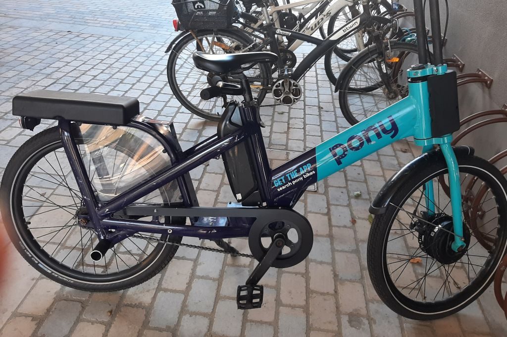 LOCATION DE VÉLO ÉLECTRIQUE PONY - VILLAGE