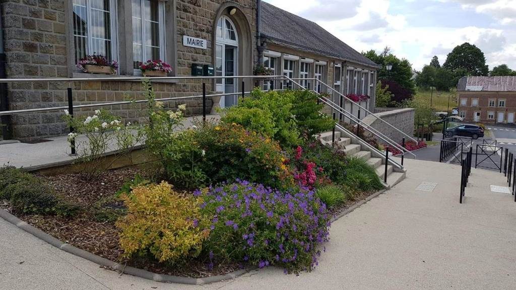 ARREUX, Village fleuri "2 fleurs"