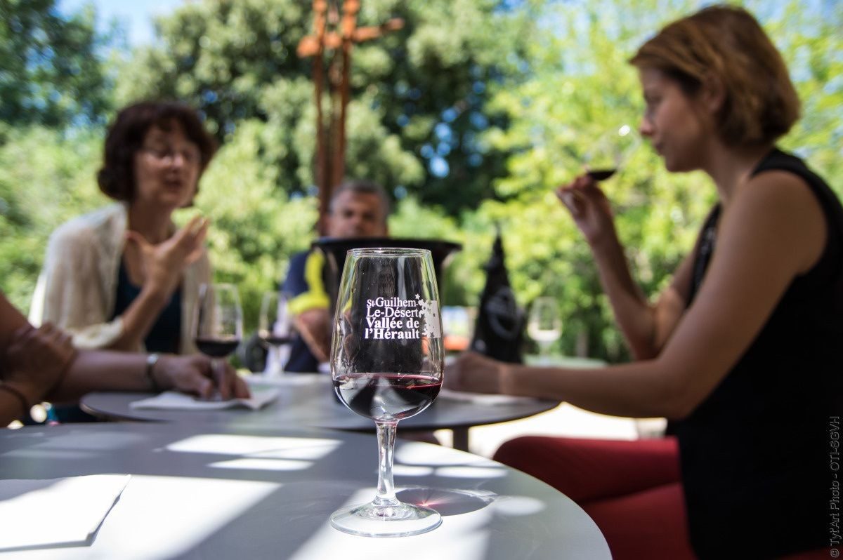 ATELIER DE DÉGUSTATION DE VINS À L’AVEUGLE
