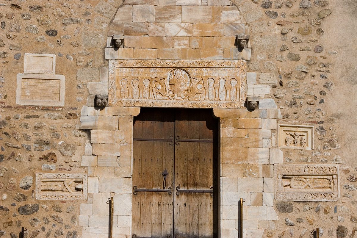 VISITE DE L'ABBAYE DE SAINT-GENIS-DES FONTAINES