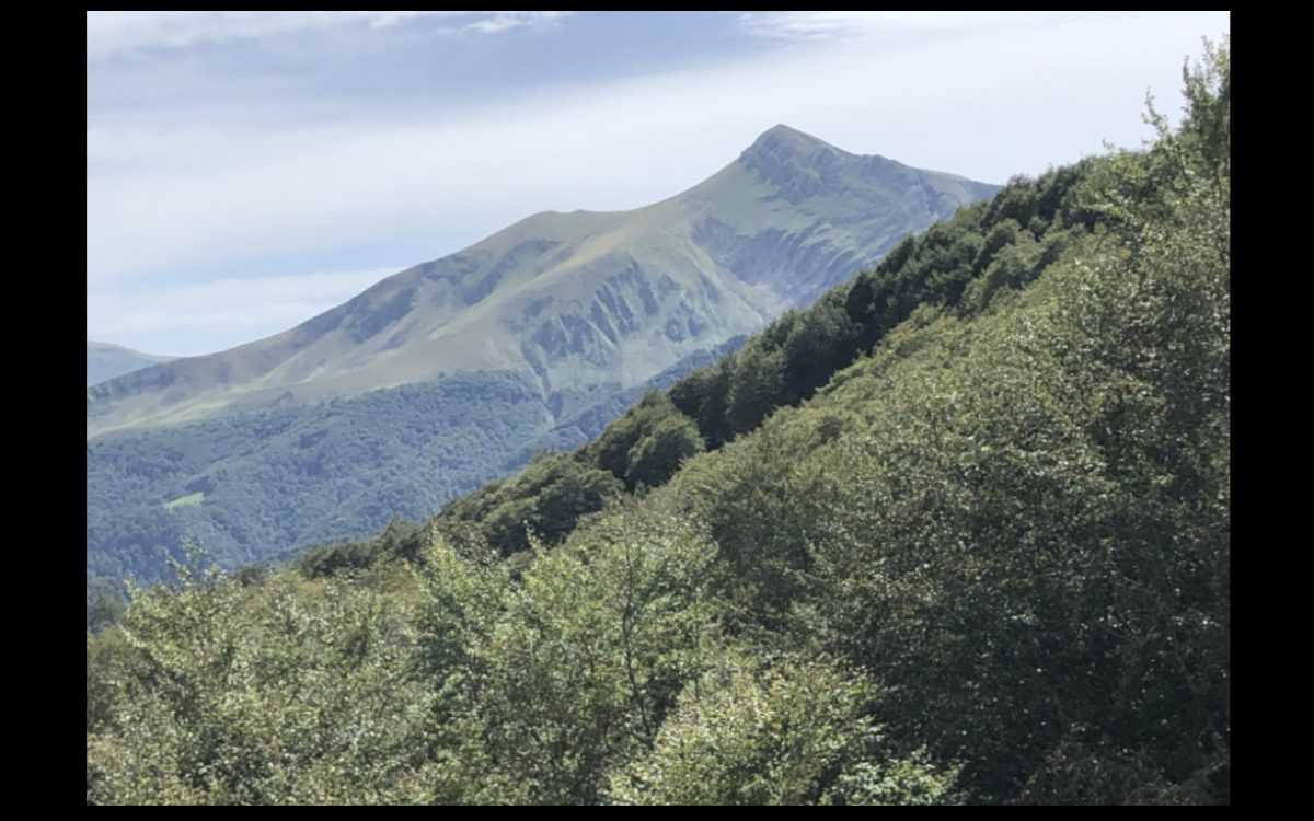 Pic d'Orhy - le premier sommet à 2 000 m des Pyrénées