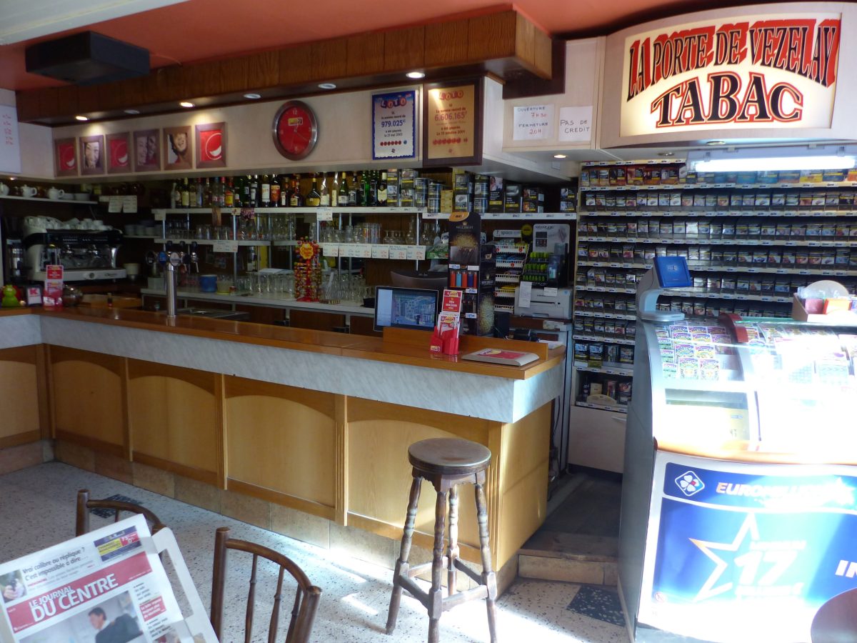 Café la porte de Vézelay