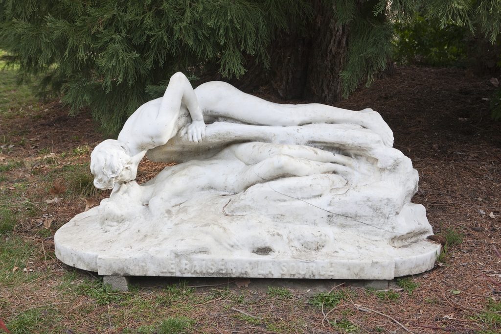 LA STATUE DU BAISER À LA SOURCE
