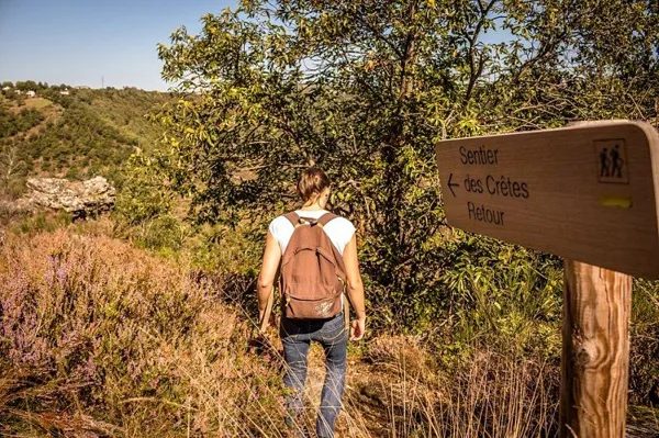Randonnée dans la fraîcheur du matin "Sentier des crètes à Thuriès"