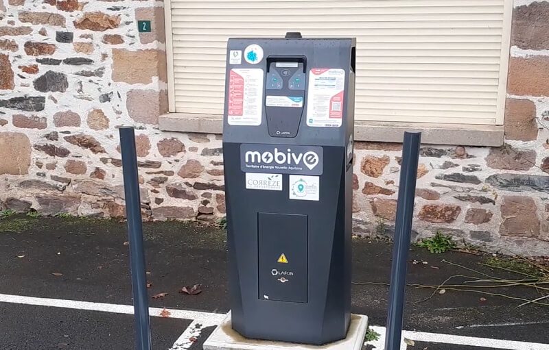 Borne de recharge électrique : Av. de la République
