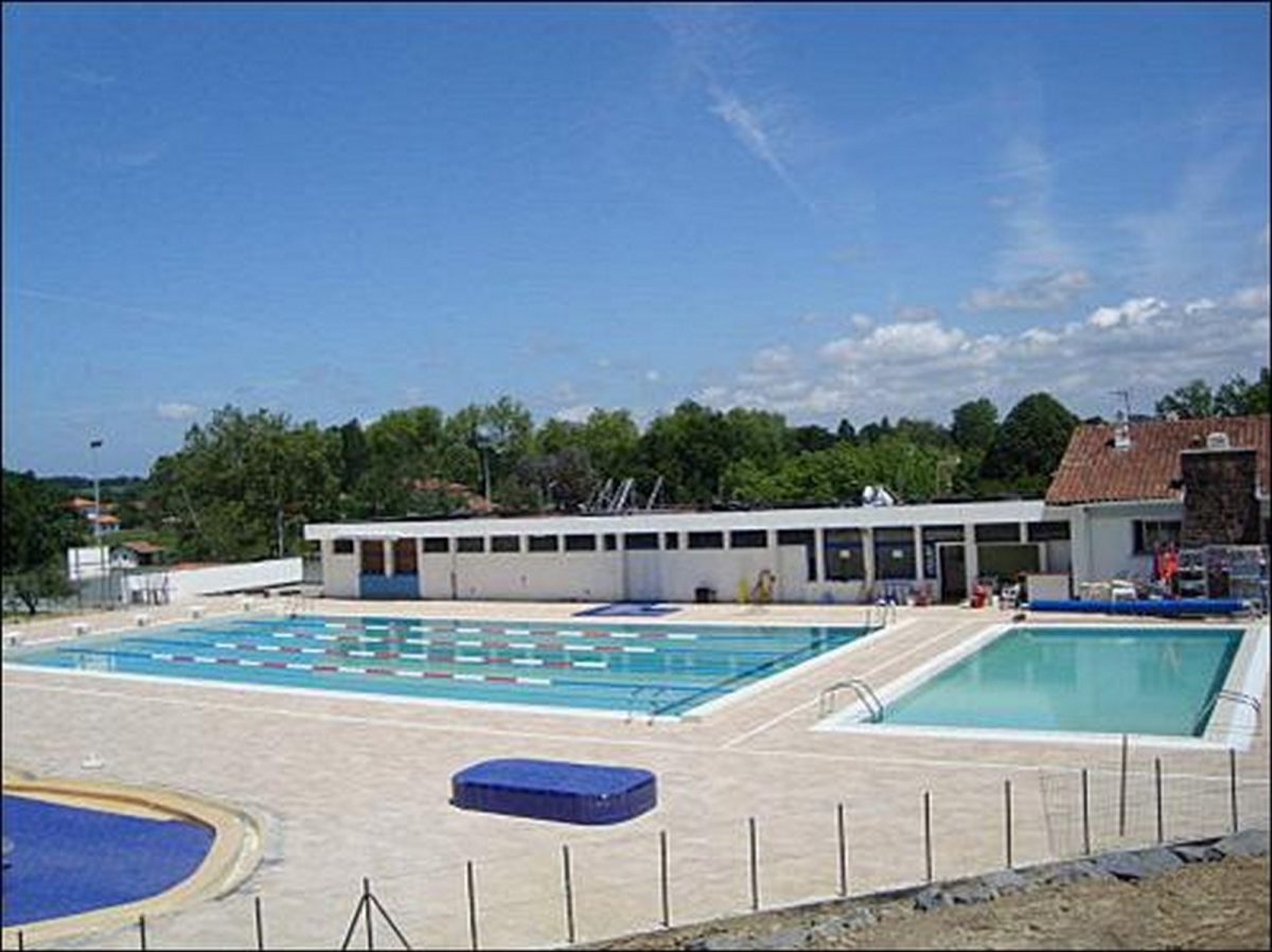 Piscine de Cambo les Bains