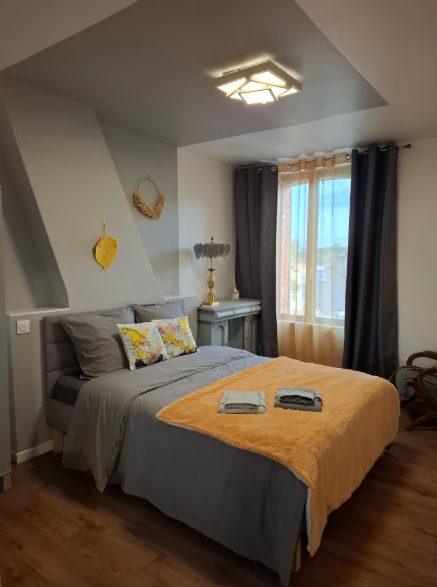 Appartement tout en couleur avec terrasse