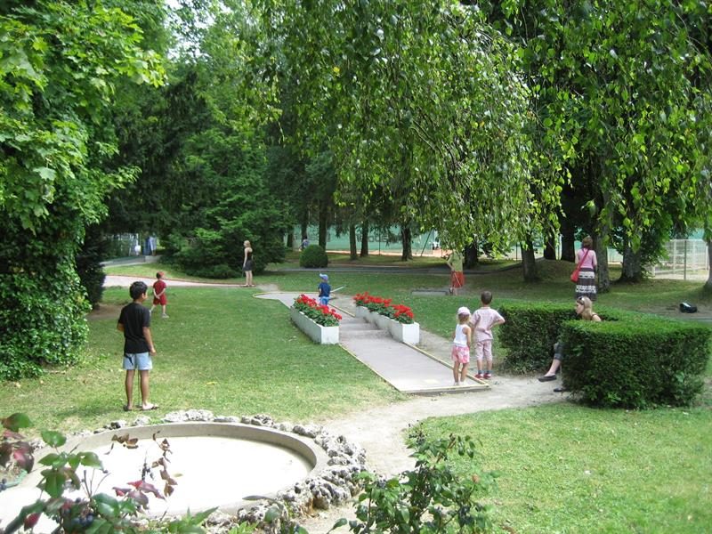 Mini-golf