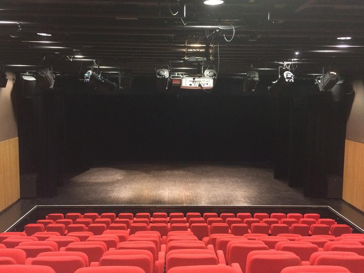 Concert : Va donc chez le coiffeur à la Halle à Vire Normandie