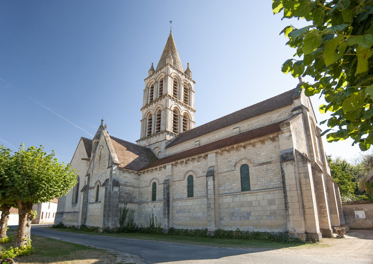 Notre-Dame de Charly : L’église aux fresques murales hautes en couleur