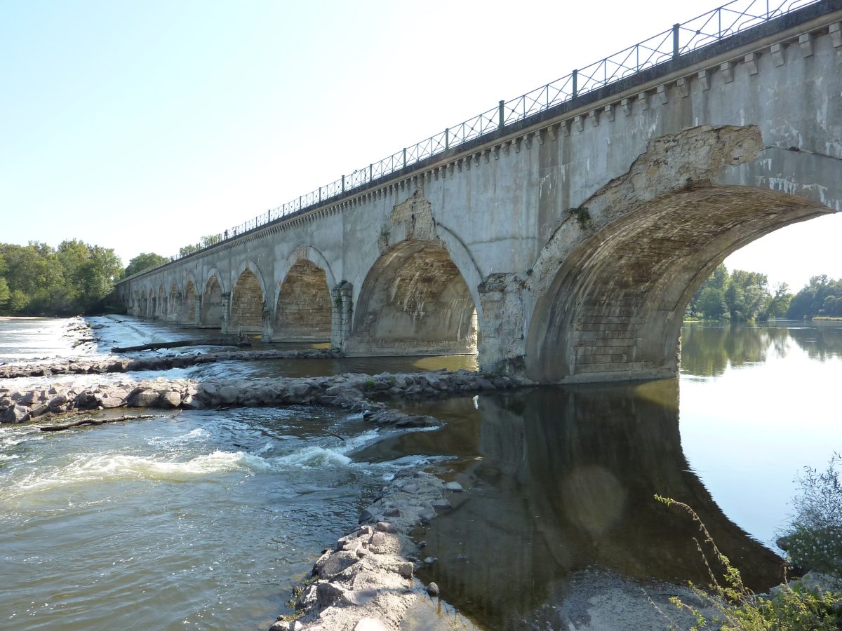 Le pont-canal du Guétin : chef-d'œuvre d'ingénierie sur le canal latéral à la Loire